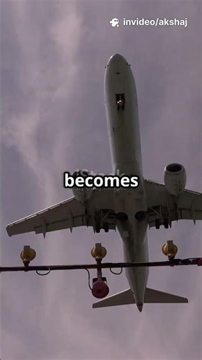 why Planes “Float” Before Landing ✈🛬 #aviation #aviatornation #facts