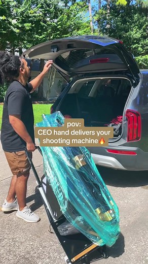 CEO delivers basketball shooting machine 🦾🏀 Get up to 1000 shots in your driveway anytime! #basketballtiktok #eliteshooter #rebounder #hoopertok #basketballneverstops