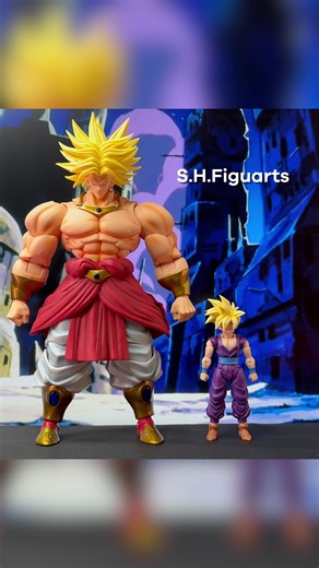 This Broly is HUGE! 🗿 Height comparison #dragonballz #goku #shfiguarts #asmr #toyreview