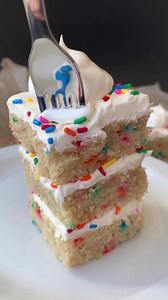 KETO FUNFETTI BUTTER CAKE 🦄🍰🌈 These cake bars are SO rich, buttery and soft — filled with sweet funfetti cake flavor but no added sugar, thanks to Fit Bake yellow cake mix! ⠀⠀⠀⠀⠀⠀⠀⠀⠀ 1 bag Fit Bake yellow cake mix 1/2 cup unsalted butter, melted 3 large eggs 2 tsp sprinkles (optional) ⠀⠀⠀⠀⠀⠀⠀⠀⠀ Frosting: 1/4 cup butter, room temp 3/4 cup powdered sugar-free sweetener 1/2 tsp vanilla extract ⠀⠀⠀⠀⠀⠀⠀⠀⠀ Note: for a lower calorie, lower fat version, feel free to try this using the classic moist o