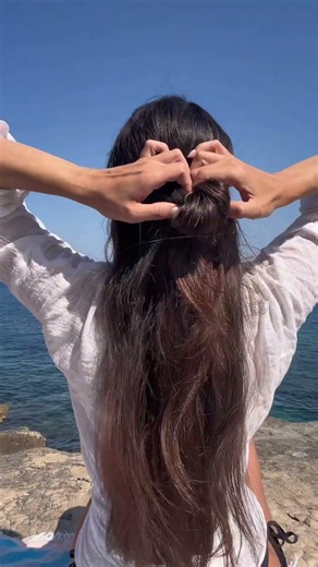 Astuce coiffure: le joli demi chignon #hairhack #hairstyle #hairtok