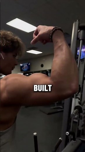 This Bodybuilder Only Trains One Side!