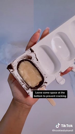 #tutorial #cakesicleslove #cakesiclesoftiktok #cakesicletutorial #cakepop #cakesickles #colourmill #cakesicle #lasvegas #lasvegasfood #dessert