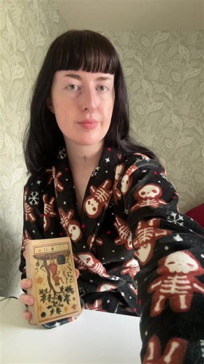 𓁿 Alex Reads Tarot 𓁿 (@yourfiresignbestie)’s video of leave me behind book