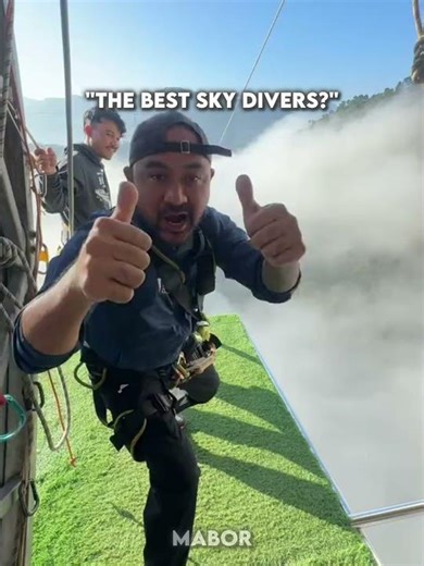 Who's the best Sky Diver?🪂#skydiving