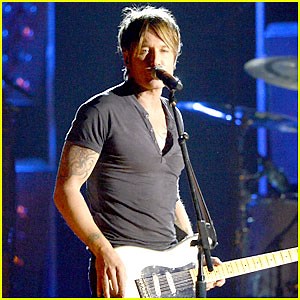 Keith Urban Performs ‘Cop Car’ at Grammys 2014! (VIDEO)