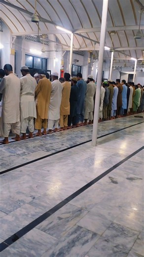 Best scene and beautiful clip Isha prayer. #HeartTouching #ukmuslim #wahidGhani #JamaatSalah