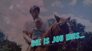 Hier is die video van “Jou Huis”, geskryf vir almal wat dié mooi plek HUIS noem. Miskien laat die song jou dink aan vriende of familie wat vêr is. Druk gerus “share” en deel dit met vriende. Spesiale dankie aan Theuns Jordaan. Dit was regtig vir my 'n vooreg om die saam hom te kon doen. Liefde vriende! Volle album kom einde Mei uit. | Elvis Blue