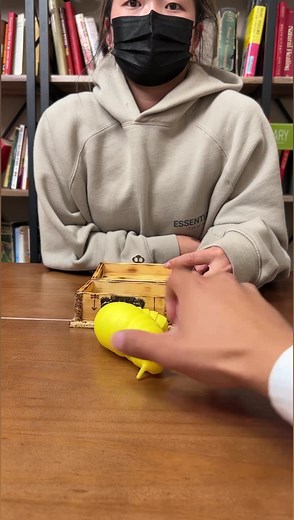 Yellow slug toy can't keep still! #reels | Vu Bros