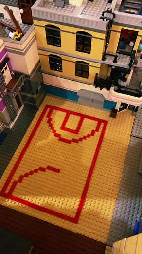Adding a basketball court #lego #legotiktok #legobuild #legocity #basketball🏀