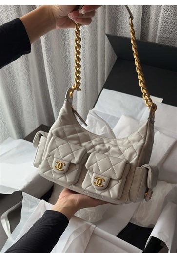 Chanel Hobo Bag Review and Accessories