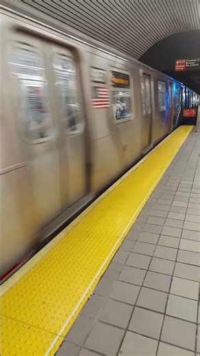 NYC Subway R160 E Train Pulls Into Lexington/53rd St Station
