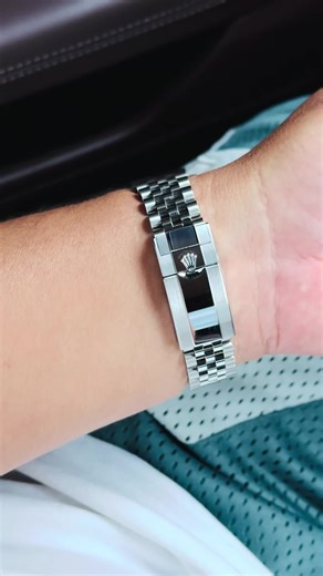 UK's Fastest Delivery Watches: Secure Your Style Now.