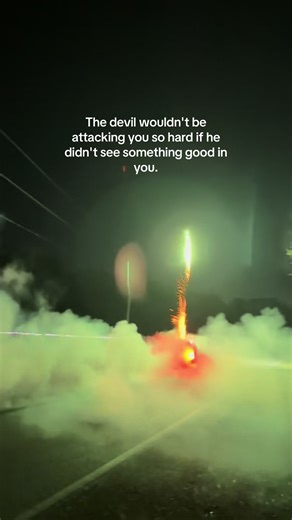 🧨 🎆 🛞 💨 #firework #burnout #chevytrucks #loweredtrucks #obs