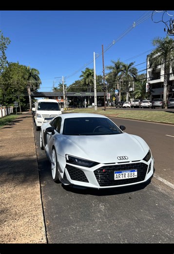 Legende 7/8 🤯🔥 ☝️🤓El Audi R8 Legende es una edición especial y limitada de solo 8 unidades para Latinoamérica (presentada por Diesa en Paraguay), que marca el fin de la producción del icónico V10 atmosférico. Este superdeportivo cuenta con 610 hp, acelera de 0-100 km/h en 3.1 segundos y alcanza los 331 km/h, destacando por su exclusividad y diseño aerodinámico . . . . #audi #audir8 #legende #paratiiiiiiiiiiiiiiiiiiiiiiiiiiiiiii #carslovers