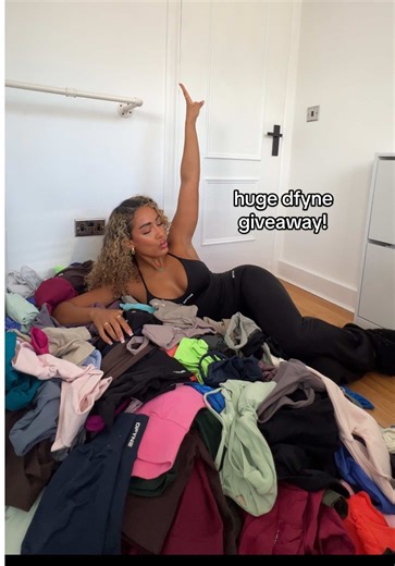 Join the Huge Dfyne Giveaway: Win Fashion Boxes!