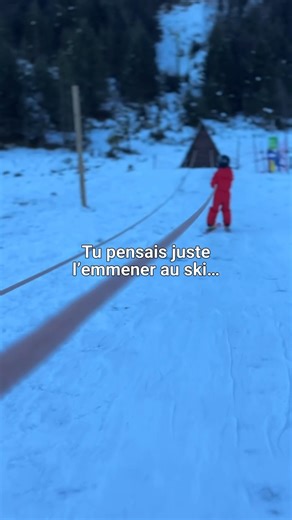 Yoto on Instagram: "Quand tu pensais juste l’emmener au ski… 🤣 ⛷️"