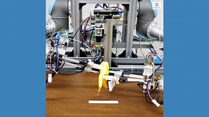 Japanese robot peels bananas perfectly