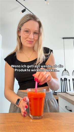 Lena Pichler | Freedom Mentor • Mindset on Instagram: "Darauf erst mal nen Powii🙂‍↔️ Und ganz ehrlich: Manchmal frage ich mich wirklich, warum genau DAS hinterfragt wird. Die Produkte werden nach GMP hergestellt, gehören zum höchsten Lebensmittelstandard, sind zusätzlich von ELAB geprüft, wir arbeiten mit der FH Oberösterreich zusammen, haben über 100 Patente und ja – sie wirken. Und das ist am Ende doch das Wichtigste. Aber alles andere kippt man sich ungefragt rein. 🤷‍♀️ Prioritäten, oder? #