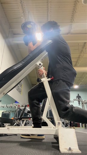 YO on Instagram: "Less weight cuz MMC today #yotalks #hypertrophy #bodybuilding #science"