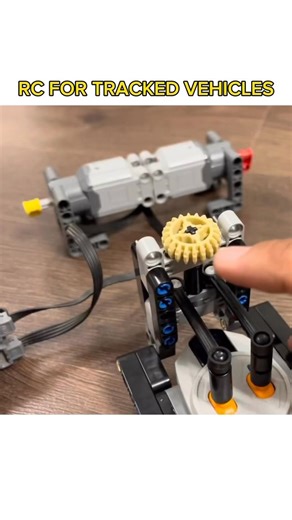 LEGO Remote Controller for Tracked Vehicles #lego #technic #legotechnic #legotechnics #legoideas #legomoc #legotechnicmoc #legorc #rccar #moc | Bricks Master Builders