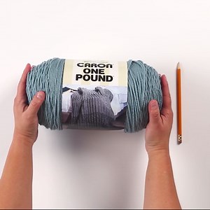 Caron ONE POUND PINK Yarn - 2 Pack of 453g/16 oz - 100% Acrylic - #4 Worsted (Medium) - 812 Yards - Knitting/Crochet