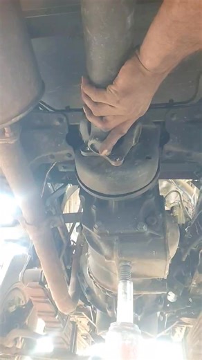 Ahmad Zainuri on Instagram: "Pemasangan propeller shaft PS #propeller #mekanikmobil #automotif"