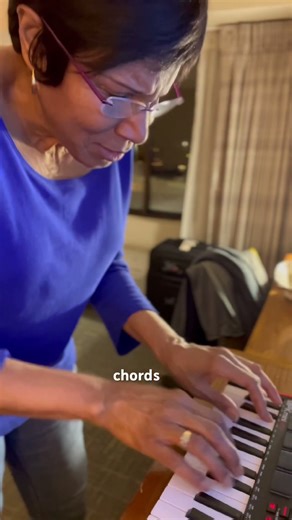 🎹My portable setup for practicing chords anywhere. 🎶 #MPKminiplay #musicpractice