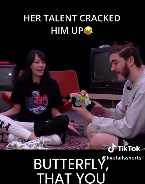 SHE SO TALENTED #twitch #twitchstreamer #twitchclips #twitchmoments #twitchfails #twitchtok #twitchclip #livestreamfails #jschlatt