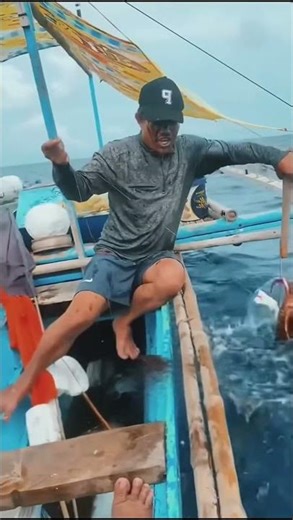 This is why you shouldnt pick up a squid 😰