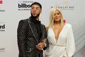 ¿Regresaron? Karol G y Anuel AA habrían sido captados juntos en un partido de béisbol