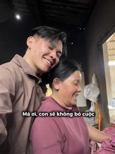 Mừng ngày của Má: Con yêu mẹ, không bỏ cuộc
