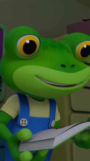 Haunted Garage Pranks! 🎃 | Gecko's Garage 🚚 #geckosgarage #shorts #cartoonsforkids