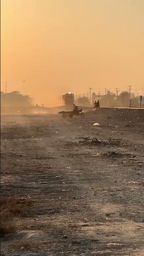 Bacho ke km dekho #railvlogger #railwaycontent #railwaystation #publictransport