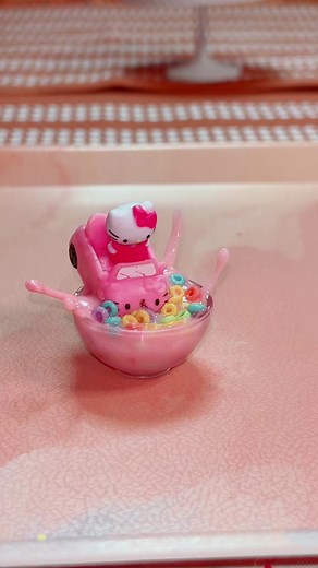 Hello Kitty Mini Verse Cereal Bowl Crash!