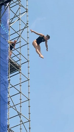 Poetry in motion 👀 #highdiving #air #flight #slowmotion #motion #diving #airtime