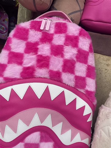 Pink pink white whit yk muy Na lv 😍 #spraygroundbackpack #spraygun #fyp #xybca #fyppppppppppppppppppppppp