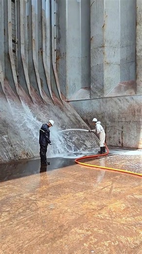 Why Cargo Ship Holds Must Be Cleaned After Every Trip ?