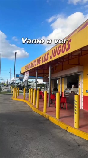 ¿Quieres saber cuánto cuesta una comida para 15-20 personas en el Palacio de los Jugos? 🤯🍴 Descúbrelo en nuestro reel y prepárate para sorprenderte 😏✨ ¡No te lo pierdas! Al final revelamos el precio, comenta “AZÚCAR” si lo consideras caro 😲👇 📲 ¿CÓMO PEDIR? Llámanos al 305.264.1503 📞 NOW ON UBER EATS 🛵💨 #elpalaciodelosjugos #elpalaciodelosjugosmiami #comidacubana #comidacriolla” | El Palacio de los Jugos
