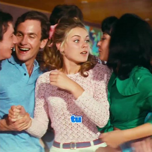 🌴 Le Gendarme de Saint-Tropez : Une rencontre qui ne passe pas inaperçue ! 😍😂 #Shorts