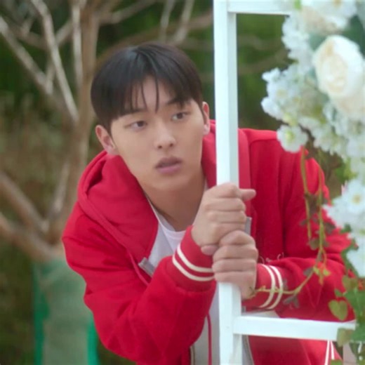 Yeon Sieun and Ahn Suho's Parallel Universe Connection