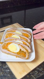 🎄Arrancan las recetas navideñas 👉🏼MATAMBRE ARROLLADO🥖🧀‼️Para este matambre use:-1kg de matambre de vaca-3 cebollas grandes caramelizadas-1 zanahoria -7 huevos-1 provoletaEs CLAVE untarlo con mucho condimento, para eso use: 3cdas de mostaza, 5 cdas de leche, 2cdas colmadas de provenzal, 2 de adobo para pizza y 2 de pimentón dulce✨Espero que les guste😋 #receta #foodlover #Recetas #food #comida #recetasfaciles | Casi Recetas