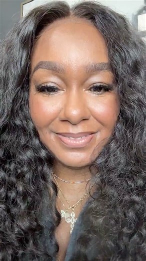 Eboni Hall 💋 Beauty Coach for Busy Women on Instagram: "STEP BY STEP MAKEUP TUTORIAL ✍🏾 Get a notepad out take notes. When you have some down time watch this video to its entirety. If you’re enjoying this lesson, put a “❤️”below 👇🏾."