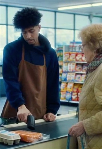 Il a laissé gagner ses pensées intrusives. 💀🤬 Le rêve secret de tous les employés quand un client sort la phrase interdite : « Ça doit être gratuit! ». #service #Humour #quebec #sketch #blague