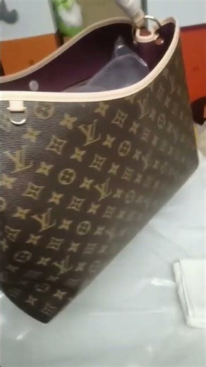 Louis Vuitton Artsy MM Monogram Handbag #LouisVuitton #bag #fashion #luxury