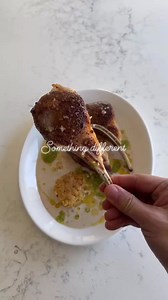 Food I love... Ribs on hummus Tahini And grains Cooked hummus. Dipping sauce and olive oil Get a recipe for ribs.... Well ribs Salt Ground black pepper For hummus Half a kilo of hummus after soaking for 24 hours. 10 grams of baking soda Cumin Lemon juice 1 clove of crushed garlic Olive oil For grinding Tahini Ice Cold water Lemon juice Salt Come on, let's make Wash the hummus grains. Transfer the hummus to a bowl and cover with cold water. The water should cover the hummus by 10 cm. Soak the hum