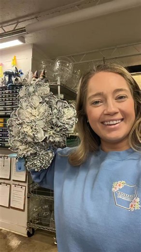 Courtney | Texas Florist on Instagram: "🖤 BLACK carnations! They’re dyed obviously but how fun are they! They have this silver black palette and I’m obsessed 🤩 We ordered these but you can always dye flowers yourself with @dmcolor Absorbit. If you’ve never experimented with it you should! 🧪"