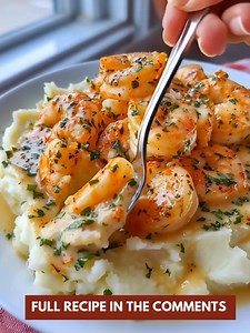 52K views · 331 reactions | The ultimate easy comfort food dinner that tastes like pure luxury!  Ingredients : 1 lb shrimp, peeled & deveined 3 cups prepared mashed potatoes (homemade or instant) 3 tbsp butter 4 cloves garlic, minced | Tasty Home Recipes | Facebook
