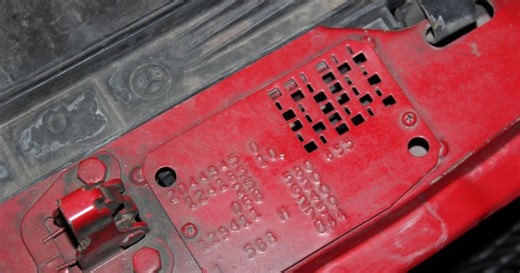 Numer VIN to DNA samochodu. Gdzie go znaleźć i jak rozkodować?