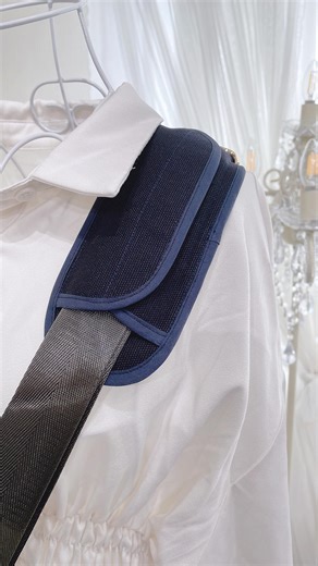 MJB Patterns Kaori on Instagram: "🌸ショルダーパッド型紙の作り方【超短縮版😆】🌸 肩ひもで肩が痛くなるお悩みを解決！ 脇役だけどとっても活躍するショルダーパッド✨ 超シンプルな作り方なので、初心者さんにもおすすめです🧵✂️ 🔹型紙は長方形＋両端をカーブ 🔹布＋キルト芯でふかふか仕上げ 🔹面ファスナーで取り付けラクラク♪ お気に入りの布で作れば、実用性もおしゃれ感もアップしますよ💐 購入下さった皆様💕 オリジナルバッド製作してみて下さいね🧵 #ショルダーパッド #ハンドメイド型紙 #手作り布小物 #ソーイング初心者 #ハンドメイド部 #ハンドメイド作品 #布小物作り #手作りのある暮らし #ミシン部"